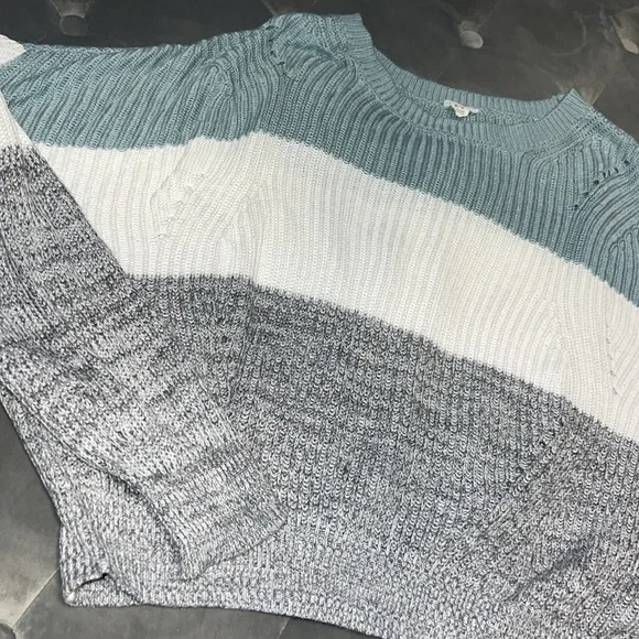 Sweater - Picture 2 of 3